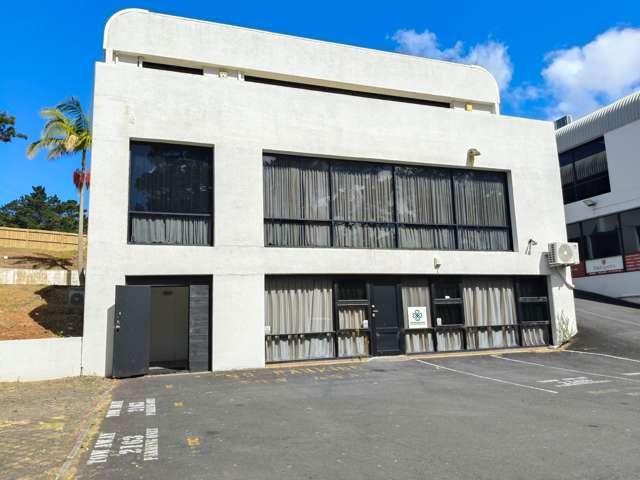 TIDY OFFICE SPACE IN AVONDALE