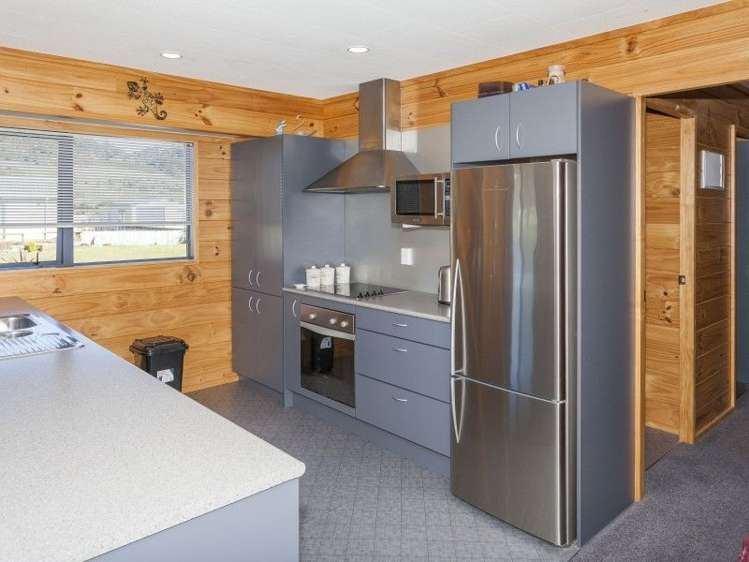 10 Hawk Hill Crescent Cooks Beach_9