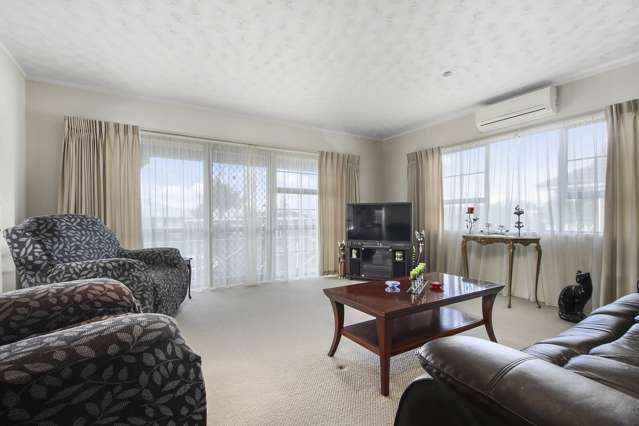 1/1 Finlow Drive Te Atatu South_2