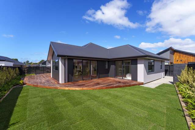 High Quality Build, Private Oakbridge Home