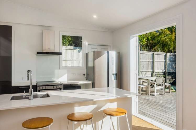 34 Lawrence Street 1685_5