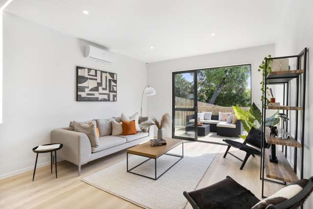 Three Modern Homes in the Heart of Glenfield