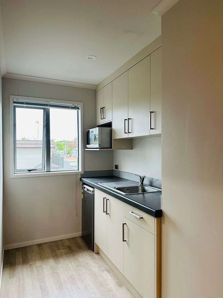 Room 3, 6/181 Knighton Road Hillcrest_1