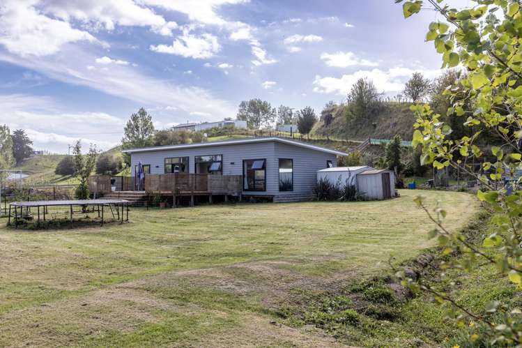 87 River Road Otane_22