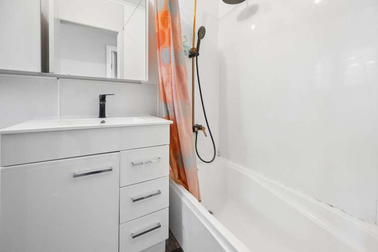 8/3 Rocklands Avenue Mt Eden_8