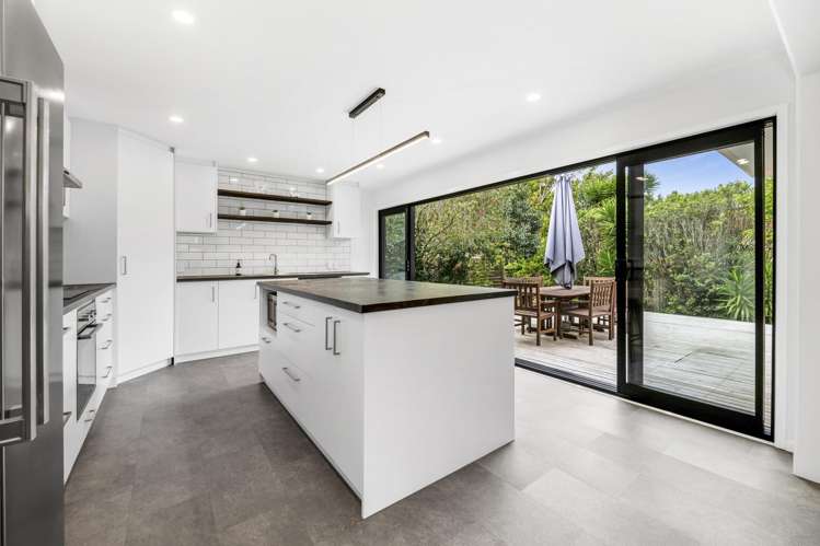 28 Mirrabooka Avenue Botany Downs_10