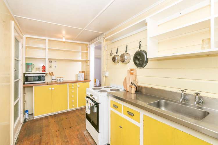 1215 Pouewe Street Kawhia_11