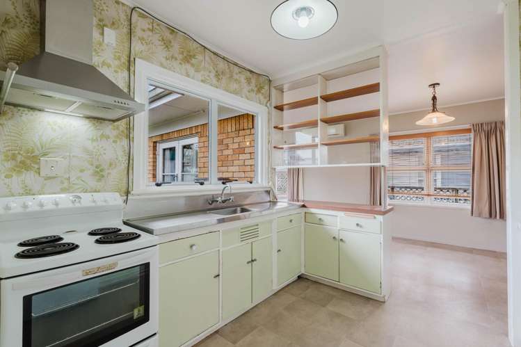 7 Scott Avenue Hamilton East_23