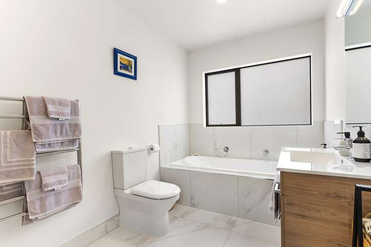 211 Jack Lachlan Drive Beachlands_25