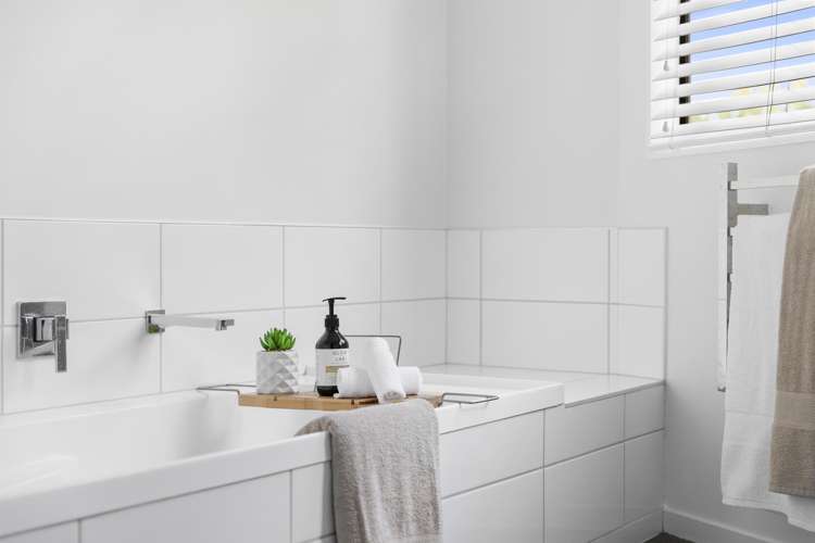 73 Gilbass Avenue Hamilton Lake_11