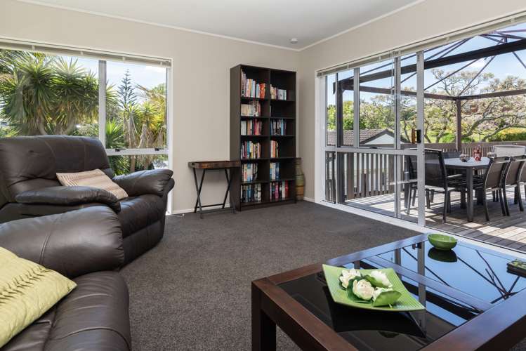 14 Pickwick Parade Mellons Bay_16