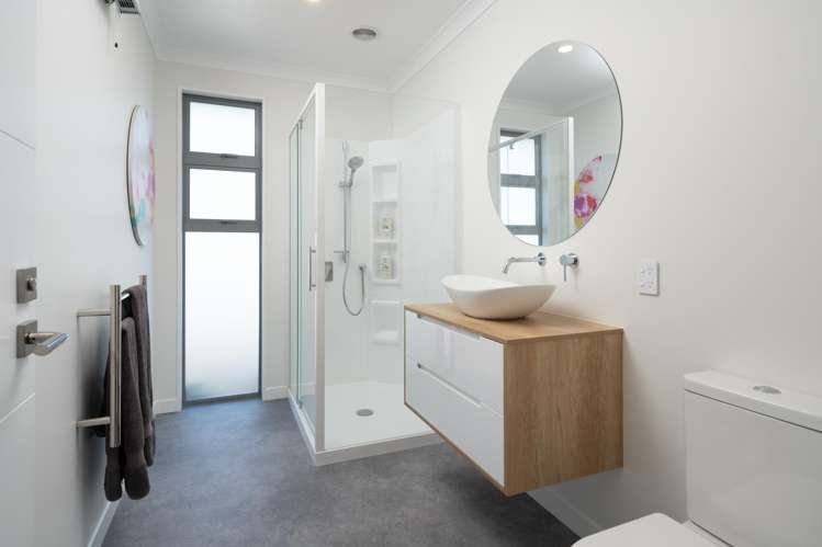 14 Waters Avenue Burleigh_20