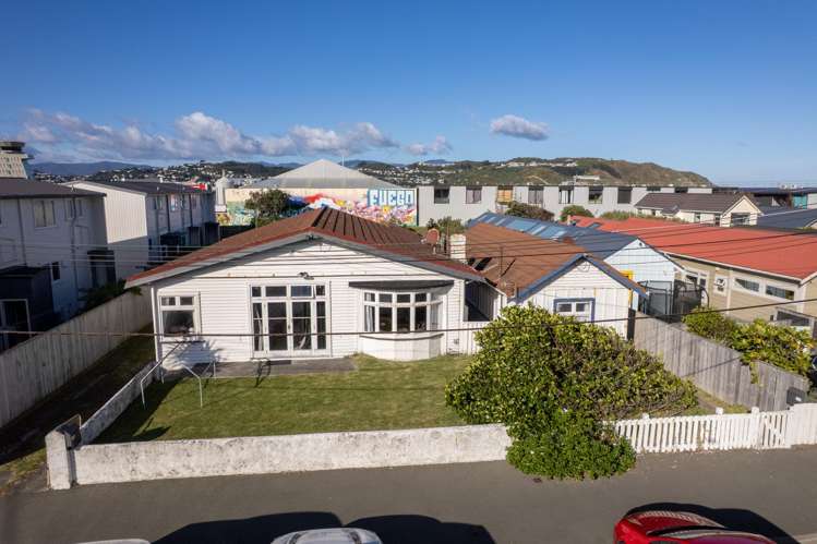 73 Apu Crescent Lyall Bay_14