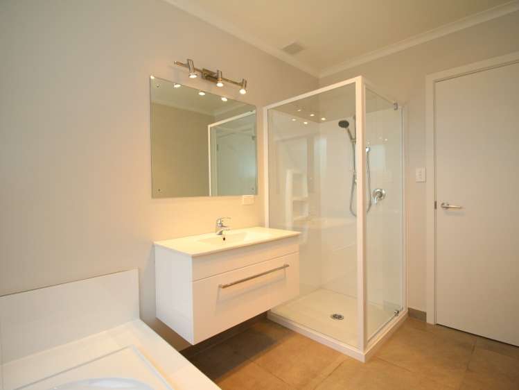 7 Woodham Drive Allenton_21