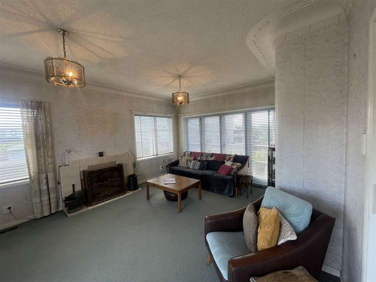 90 Roberts Road Te Atatu South_11