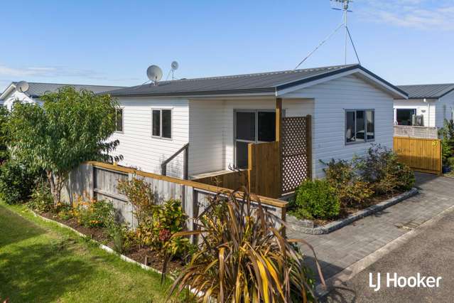 Coastal Charm 2 Bedroom Cottage in Seaford Park