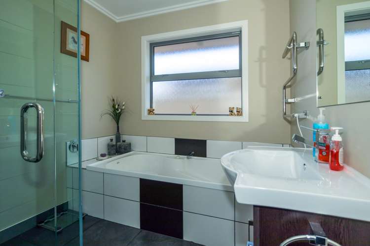 17 Lakeland Avenue Twizel_12