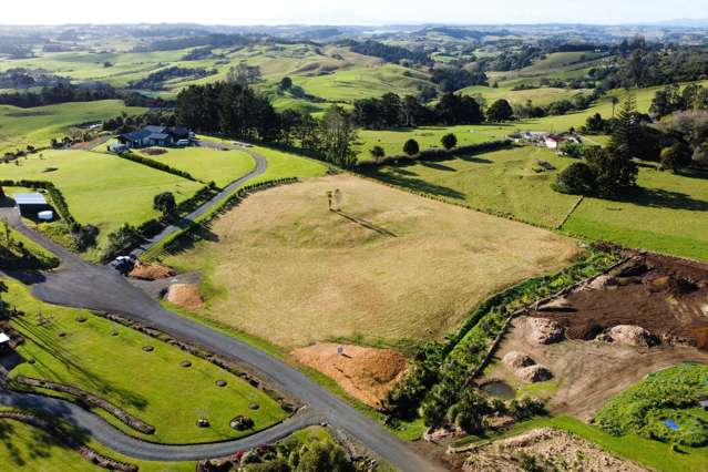 Large Land off Tara Road