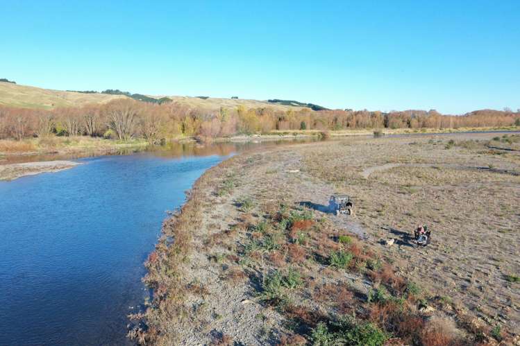 2813 Middle Road Patangata_9