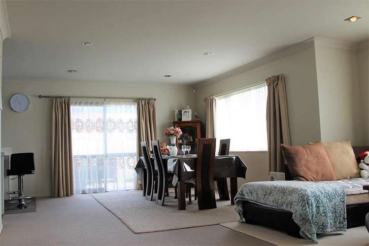 1 Girvan Terrace Wattle Downs_2