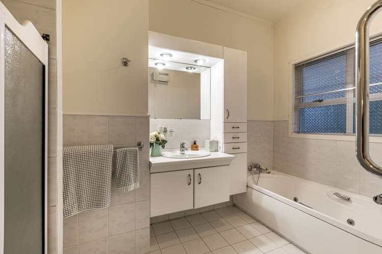 2/10 Gerard Way Saint Johns_10