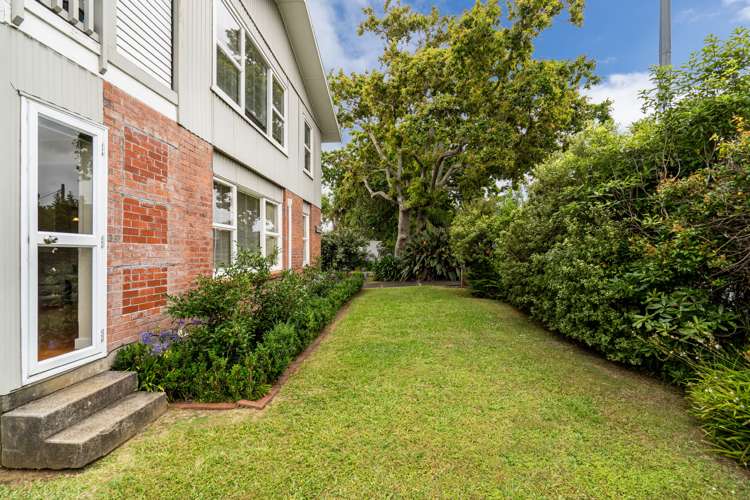 1/221 Hurstmere Road Takapuna_13