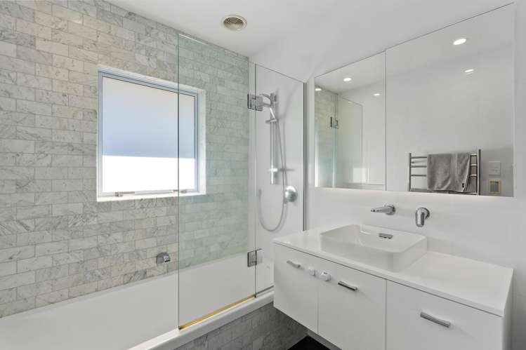 1/3 Limmer Place Browns Bay_12