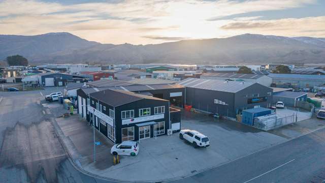 Rare freehold investment in Cromwell