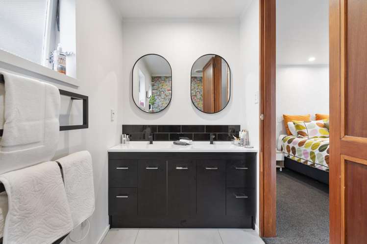 28 Moerangi Street West End_15