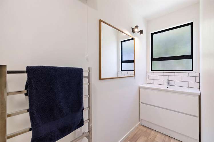 18a Avalon Crescent Fernhill/Sunshine Bay_12