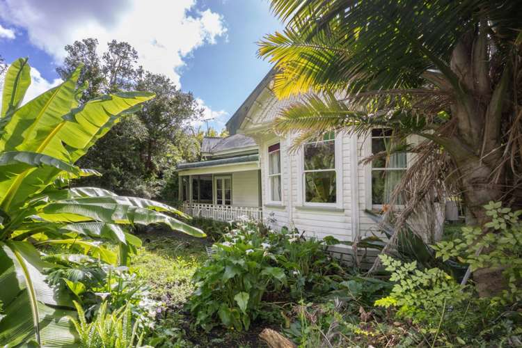1192 Huia Road Huia_16
