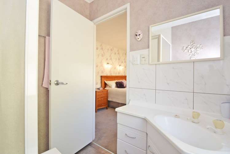 14 Wairata Place Te Atatu South_8