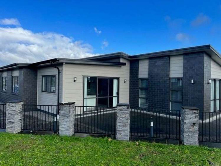 200 Lakes Boulevard_0