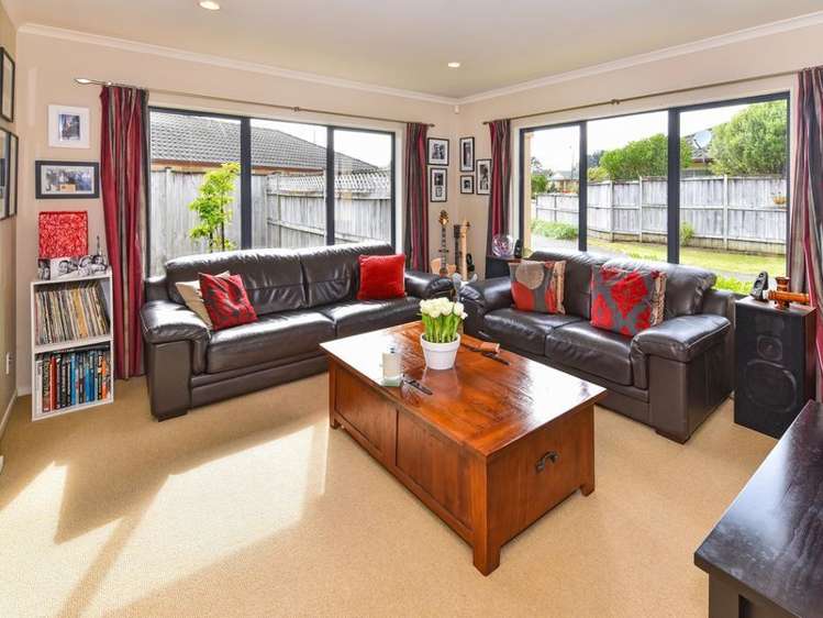 15 Greta Banks Place Wattle Downs_1