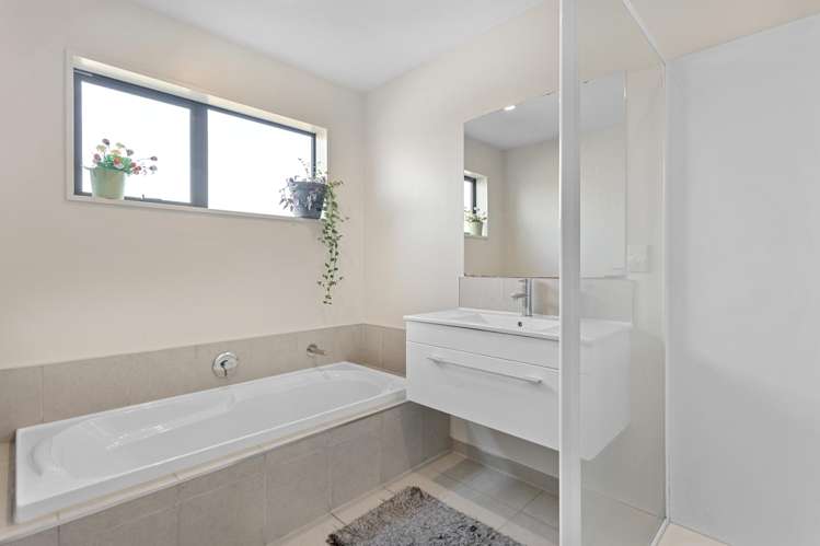 4 Charente Way Yaldhurst_14