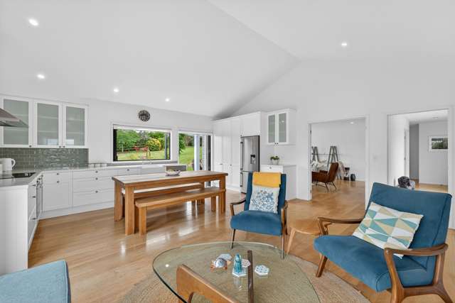 2 Lawrence Carter Drive Bombay_4