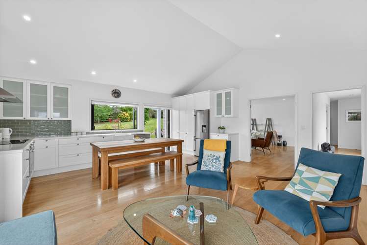 2 Lawrence Carter Drive Bombay_4