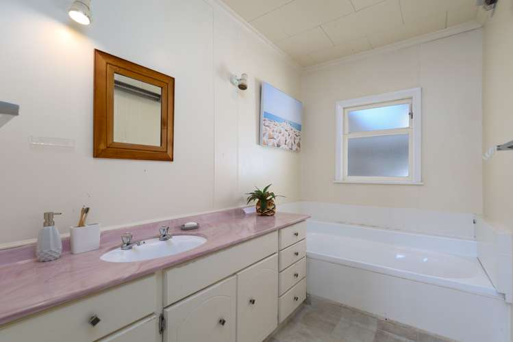 23 Neale Avenue Stoke_21