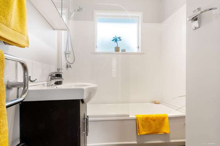 5a Scotstoun Place Glen Eden_11