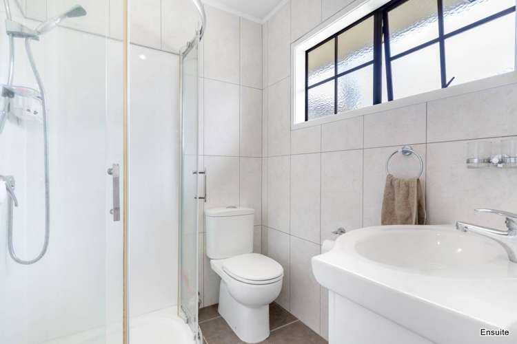 27 Centorian Drive Windsor Park_15