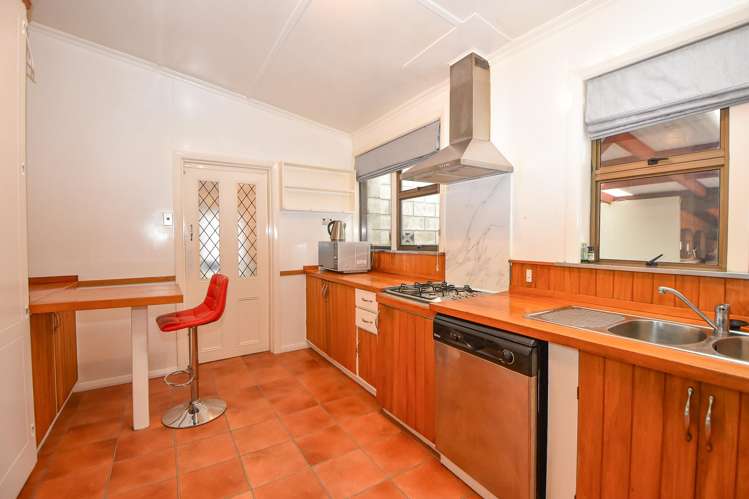 243 High Street North Carterton_2