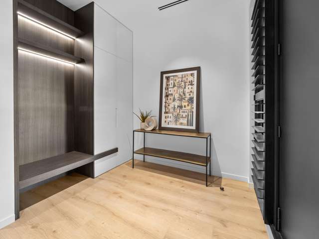 25 Bridgewater Quay Lake Hood_2