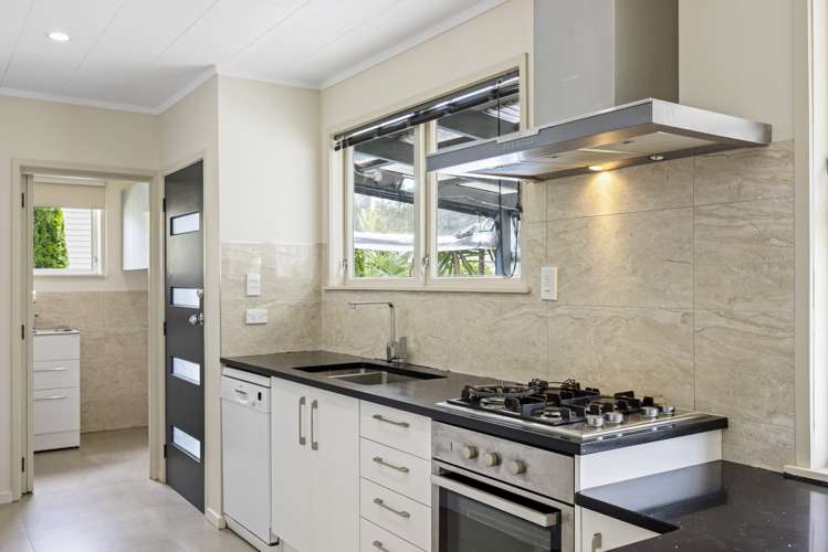 18 Rewarewa Road Te Atatu Peninsula_8