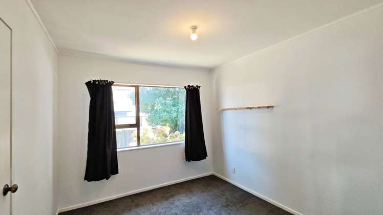 2/12 Kaipatiki Road Glenfield_6