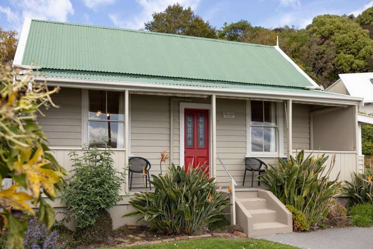 257 Beach Road Akaroa_26