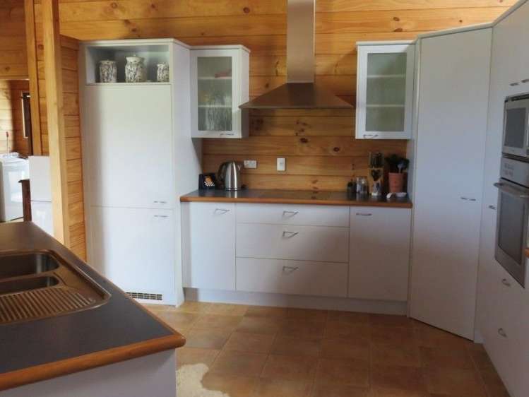 136 Oratia Place Onemana_11