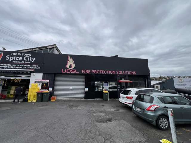 254sqm Warehouse and showroom