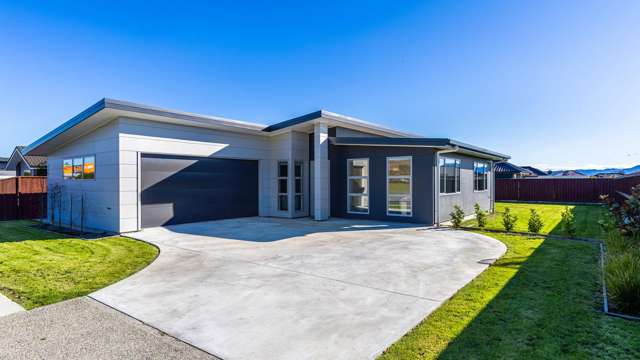 Family comfort, modern style – priced to move!