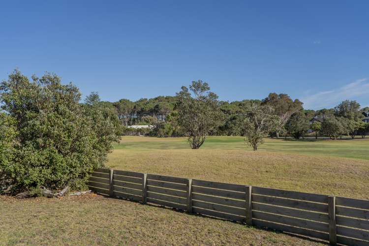 127 The Fairway Matarangi_18