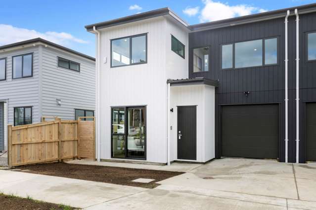 Stylish Modern Living with the Garage